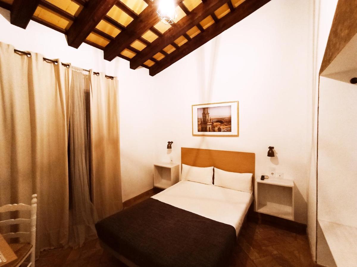 Frenteabastos Suites Cafe Hostal & Apartments Carmona  Luaran gambar