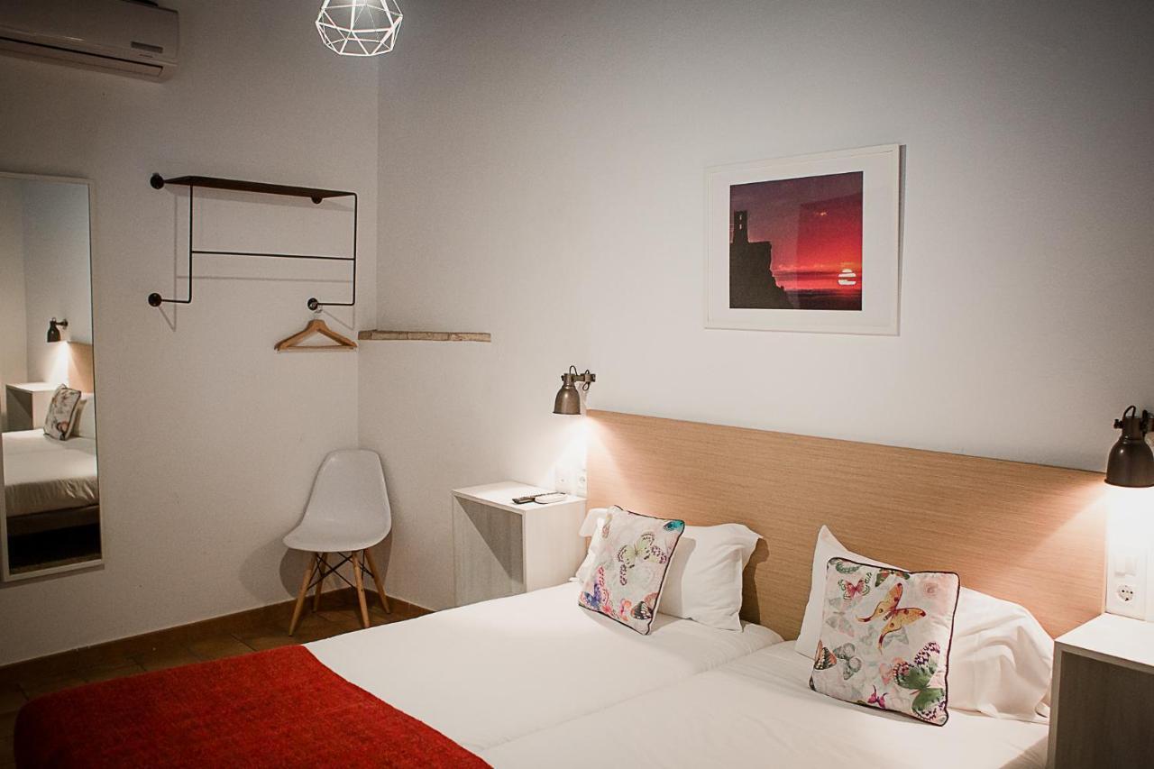 Frenteabastos Suites Cafe Hostal & Apartments Carmona  Luaran gambar