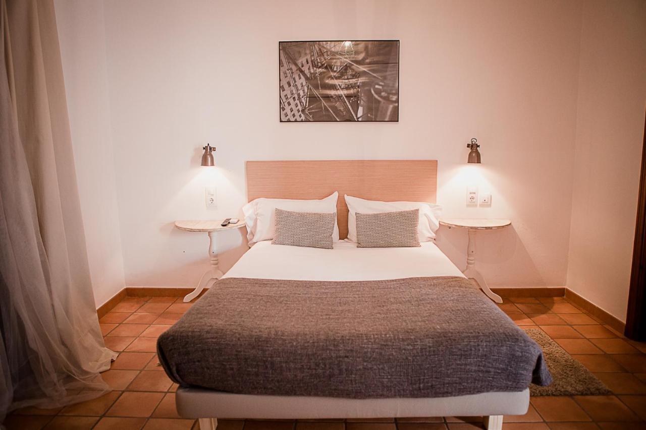 Frenteabastos Suites Cafe Hostal & Apartments Carmona  Luaran gambar